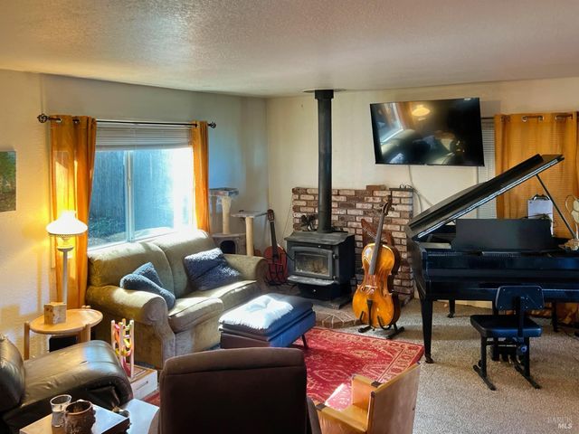 4020 Ridge Cir, Willits, CA 95490