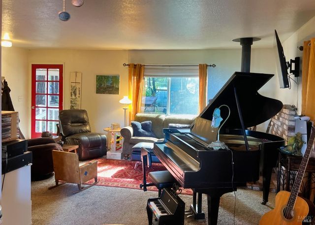 4020 Ridge Cir, Willits, CA 95490