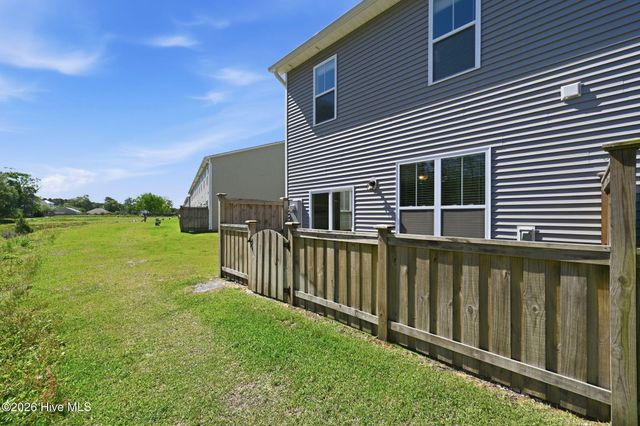 104 Aspen Road, Hampstead, NC 28443