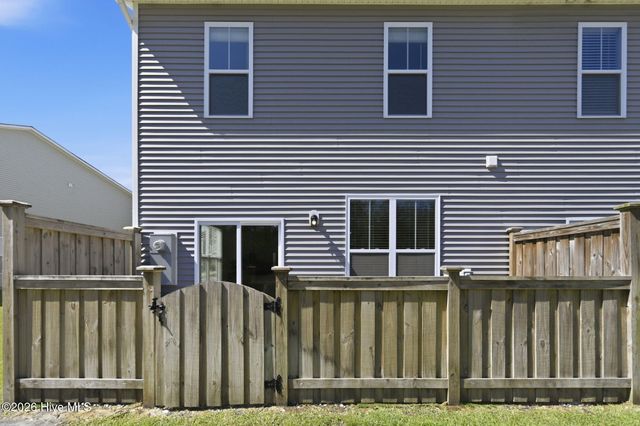 104 Aspen Road, Hampstead, NC 28443