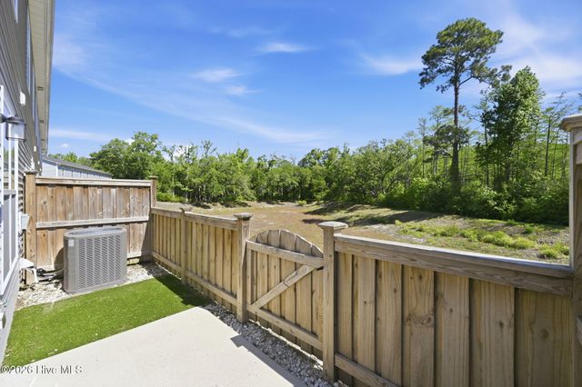 104 Aspen Road, Hampstead, NC 28443