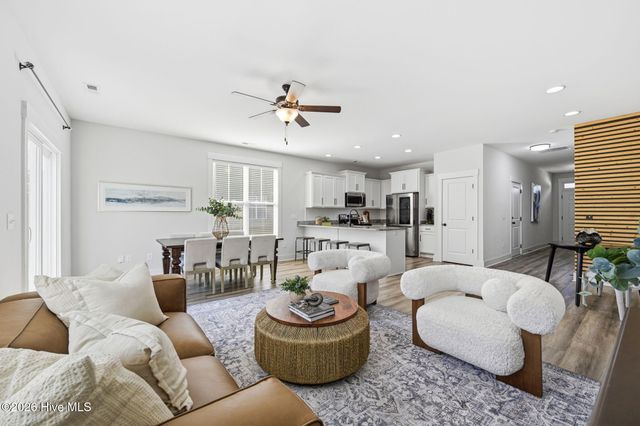 104 Aspen Road, Hampstead, NC 28443