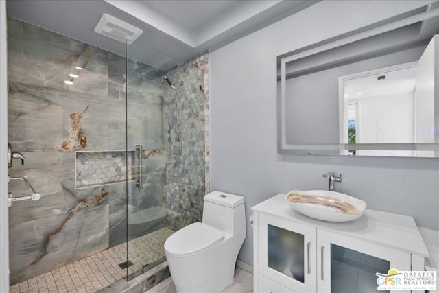 2490 Miramonte Circle B, Palm Springs, CA 92264