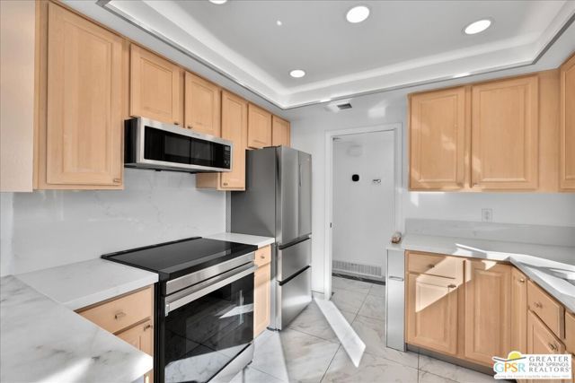 2490 Miramonte Circle B, Palm Springs, CA 92264