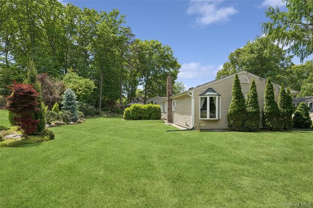 23 Meroke Lane, Rocky Point, NY 11778