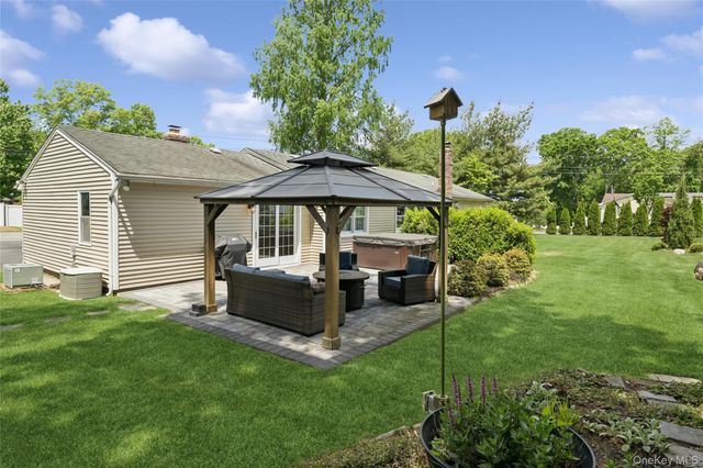 23 Meroke Lane, Rocky Point, NY 11778