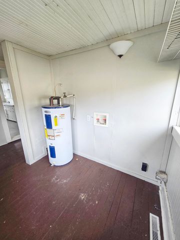 141 W Pleasant Street, Aurora, MO 65605