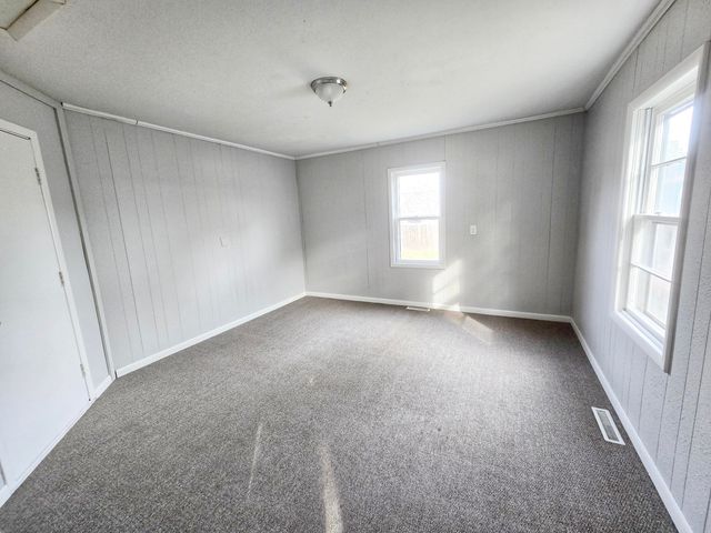 141 W Pleasant Street, Aurora, MO 65605