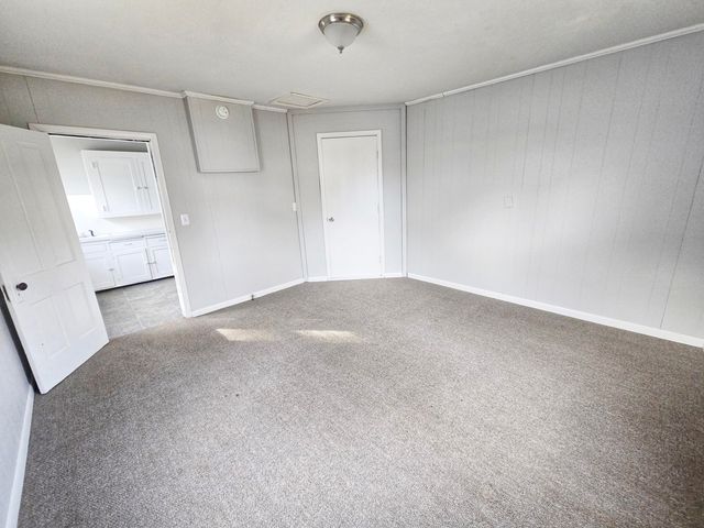 141 W Pleasant Street, Aurora, MO 65605