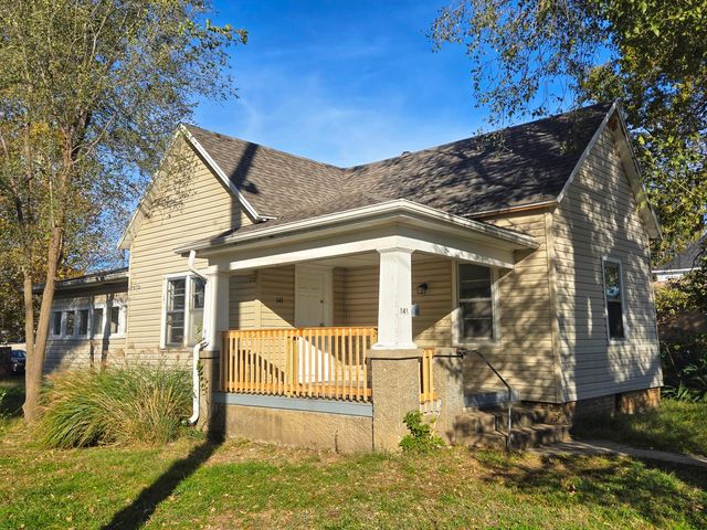 141 W Pleasant Street, Aurora, MO 65605