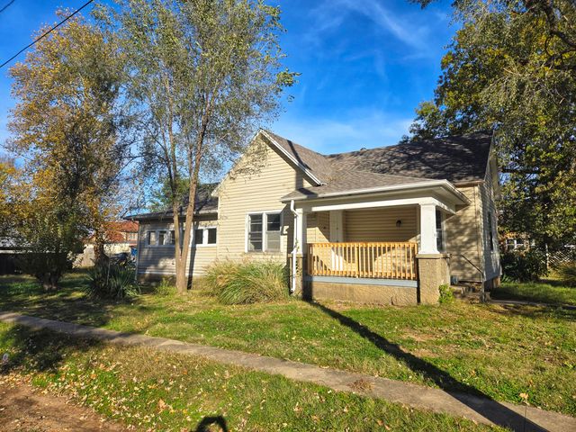 141 W Pleasant Street, Aurora, MO 65605