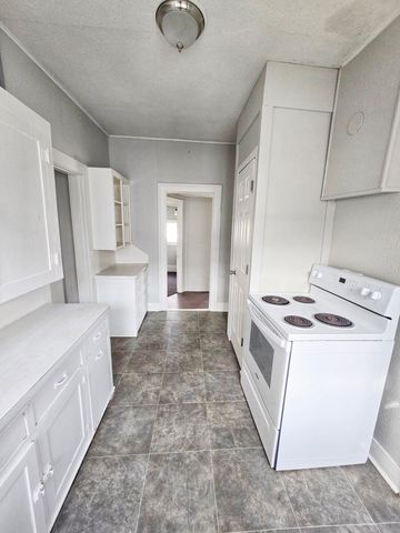 141 W Pleasant Street, Aurora, MO 65605