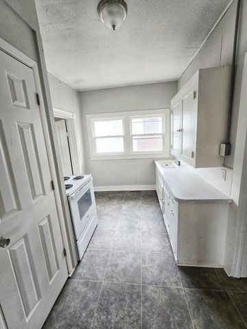 141 W Pleasant Street, Aurora, MO 65605