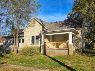 141 W Pleasant Street, Aurora, MO 65605
