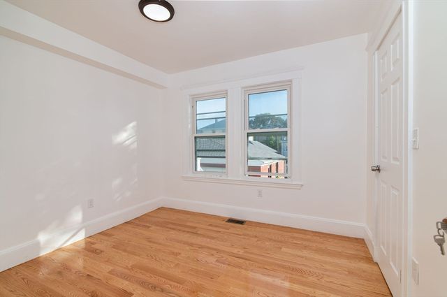 135 Safford St, Quincy, MA 02170