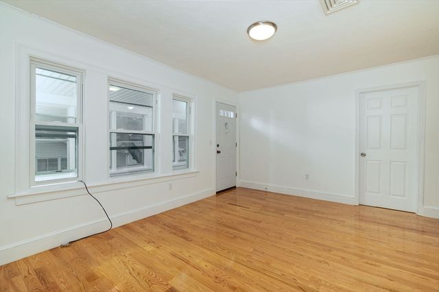 135 Safford St, Quincy, MA 02170