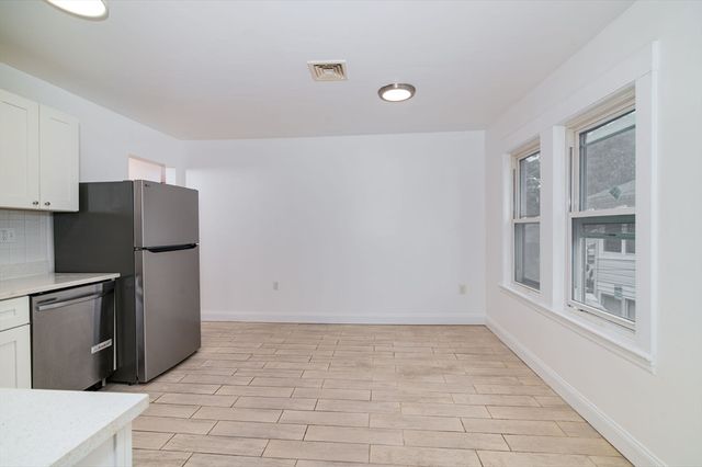 135 Safford St, Quincy, MA 02170