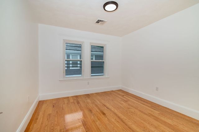 135 Safford St, Quincy, MA 02170