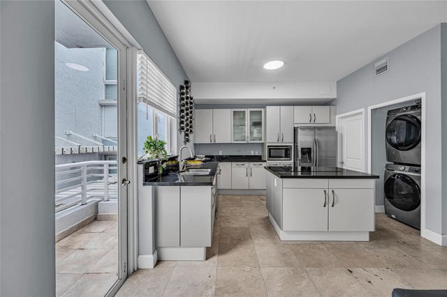 832 N Victoria Park Road 832, Fort Lauderdale, FL 33304