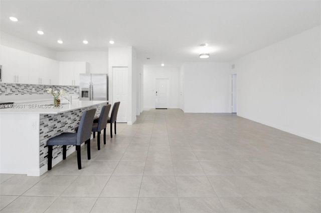 879 SE 26th Ter, Homestead, FL 33035