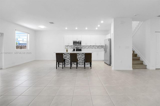 879 SE 26th Ter, Homestead, FL 33035