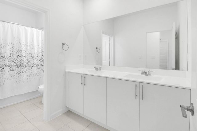 879 SE 26th Ter, Homestead, FL 33035