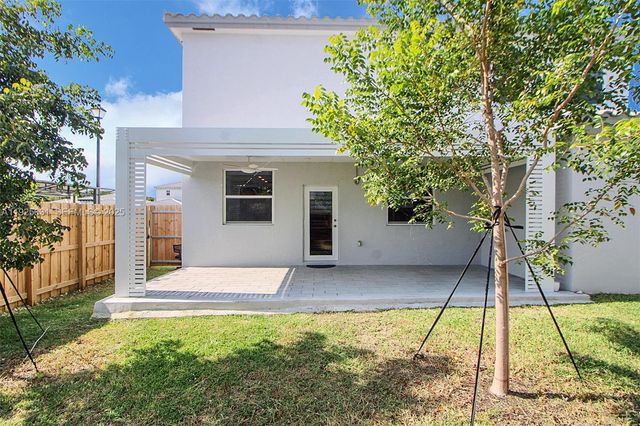 879 SE 26th Ter, Homestead, FL 33035