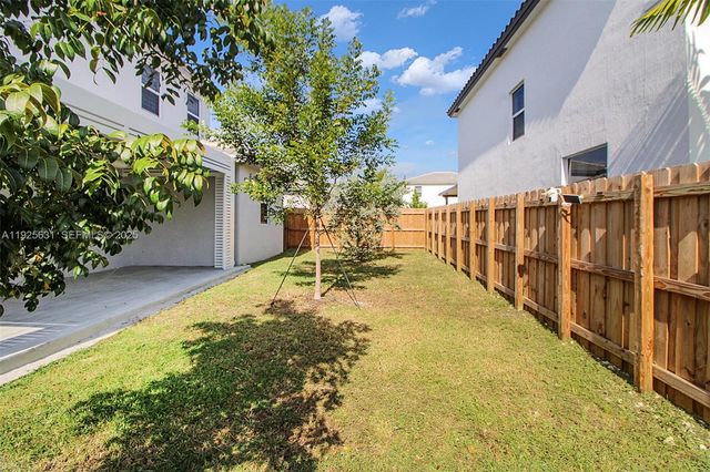 879 SE 26th Ter, Homestead, FL 33035