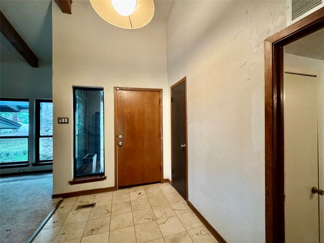2000 Mill Creek Drive, Arlington, TX 76010
