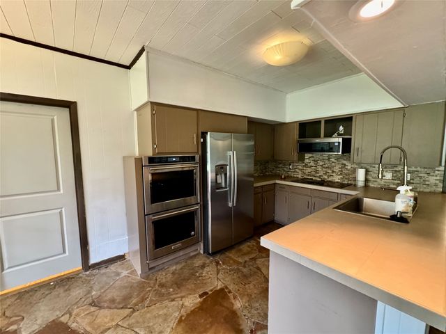 2000 Mill Creek Drive, Arlington, TX 76010