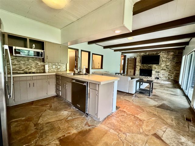 2000 Mill Creek Drive, Arlington, TX 76010