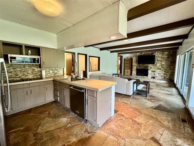 2000 Mill Creek Drive, Arlington, TX 76010