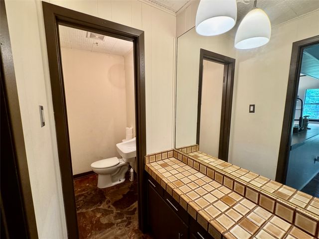2000 Mill Creek Drive, Arlington, TX 76010
