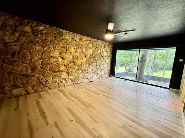 2000 Mill Creek Drive, Arlington, TX 76010