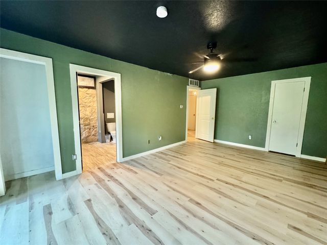 2000 Mill Creek Drive, Arlington, TX 76010