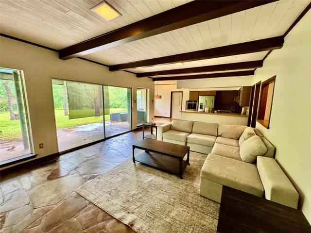 2000 Mill Creek Drive, Arlington, TX 76010