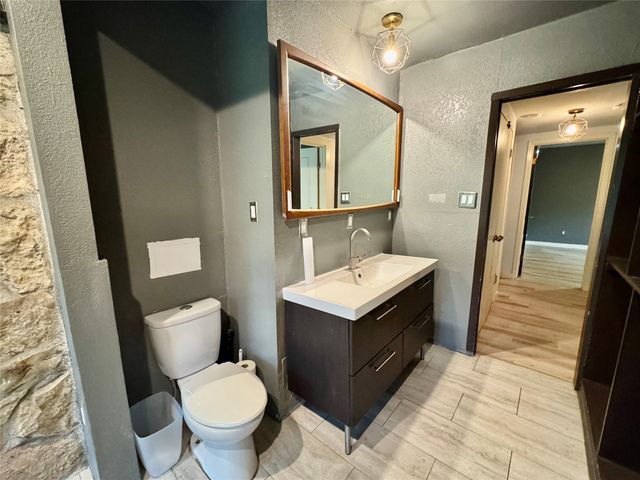 2000 Mill Creek Drive, Arlington, TX 76010