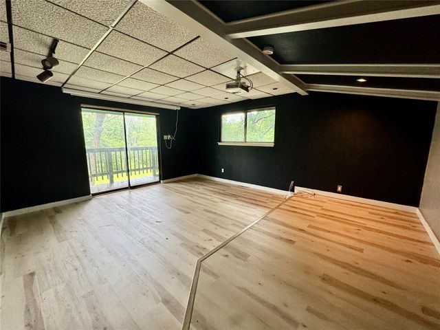 2000 Mill Creek Drive, Arlington, TX 76010