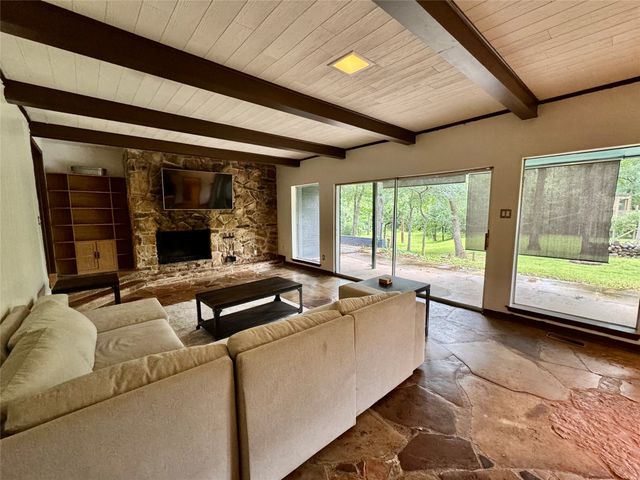 2000 Mill Creek Drive, Arlington, TX 76010
