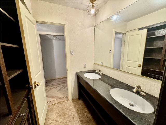 2000 Mill Creek Drive, Arlington, TX 76010