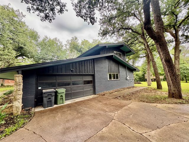 2000 Mill Creek Drive, Arlington, TX 76010