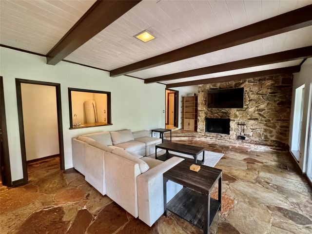 2000 Mill Creek Drive, Arlington, TX 76010