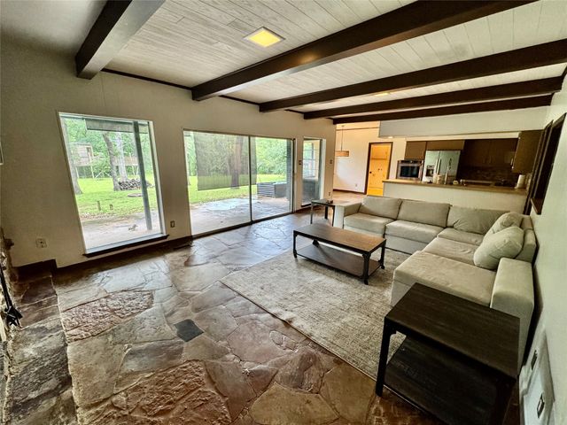 2000 Mill Creek Drive, Arlington, TX 76010