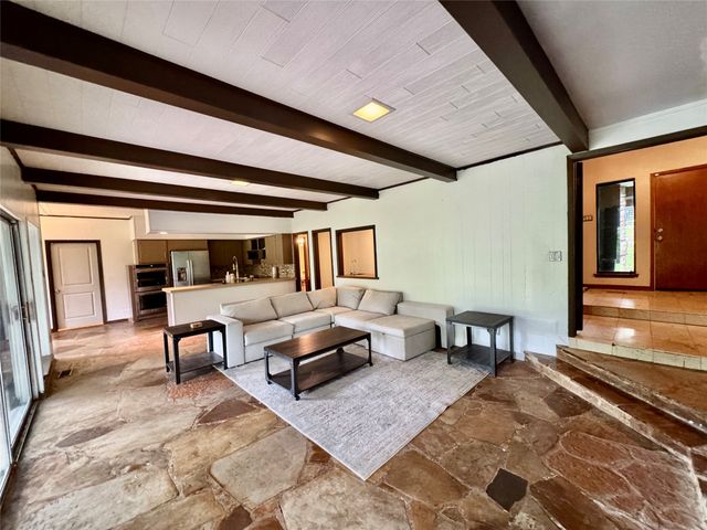 2000 Mill Creek Drive, Arlington, TX 76010