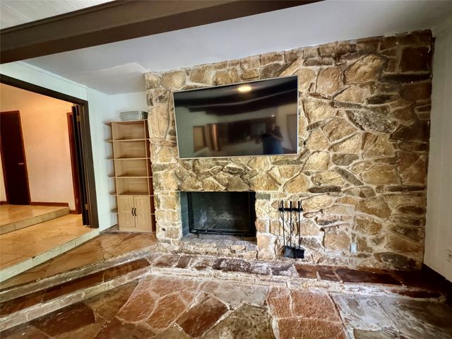 2000 Mill Creek Drive, Arlington, TX 76010