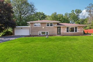 10505 Fitzsimmons Drive, Palos Park, IL 60464