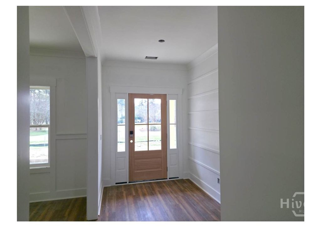 Image 10 of property listing at 208 Cypress Lake Drive, Bloomingdale, GA 31302