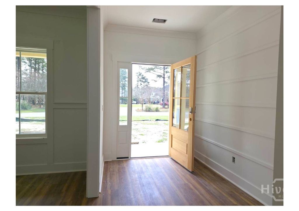 Image 11 of property listing at 208 Cypress Lake Drive, Bloomingdale, GA 31302