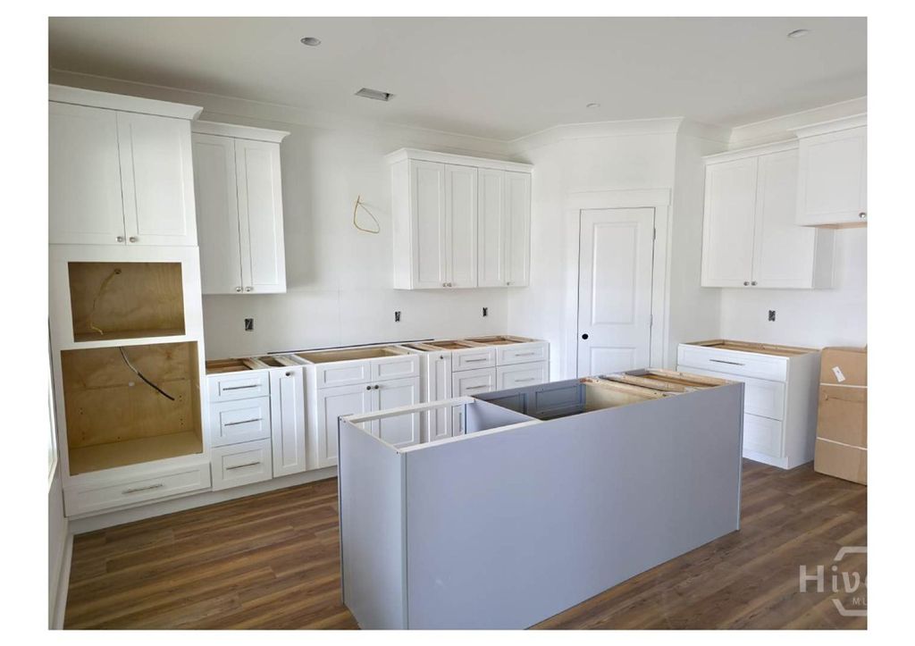 Image 13 of property listing at 208 Cypress Lake Drive, Bloomingdale, GA 31302