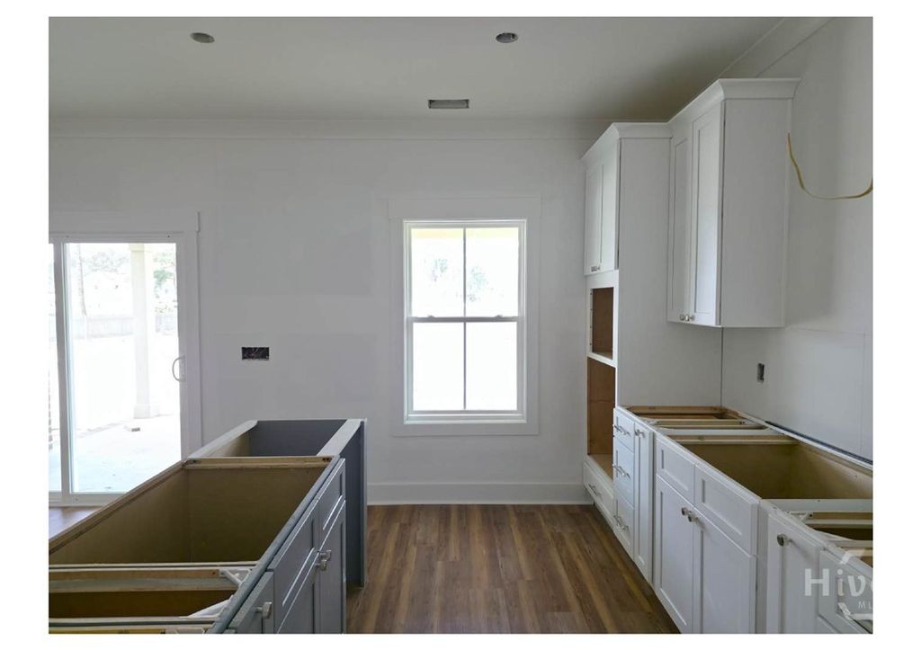 Image 14 of property listing at 208 Cypress Lake Drive, Bloomingdale, GA 31302